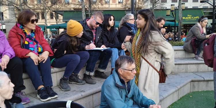 Stockholm’da gençler imza topladılar