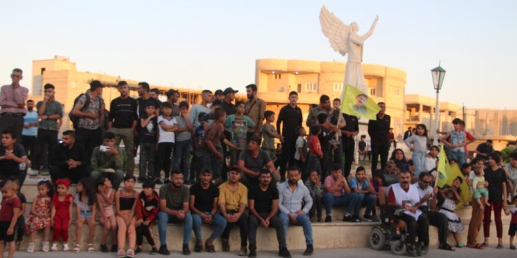 Kobanê’de gençler gerilla direnişini kutladı