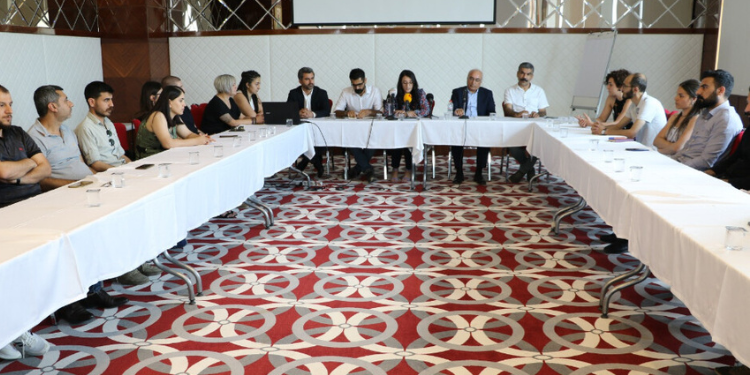 Avukatlardan Halklar Önderi Abdullah Öcalan için başvuru