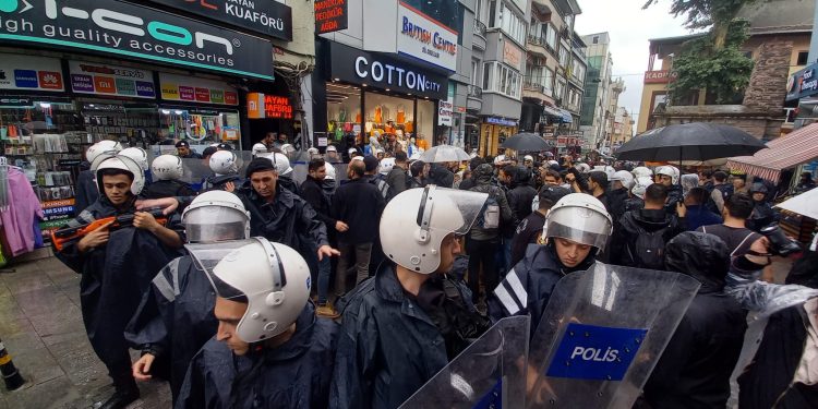 YENİLENDİ – İstanbul’da binler sokaklarda: Bijî Serok Apo