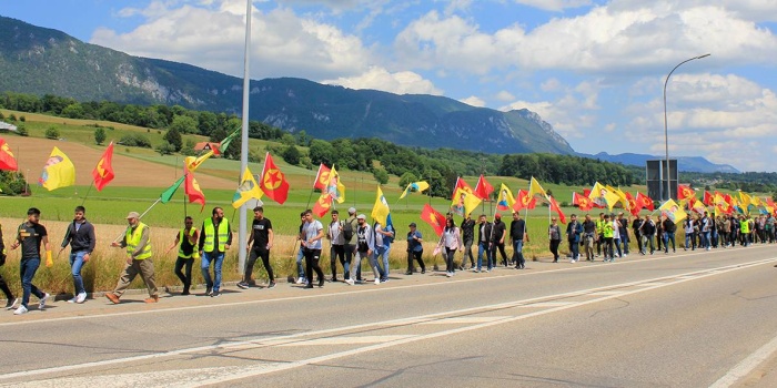 Alman silahlarıyla katlediliyorlar