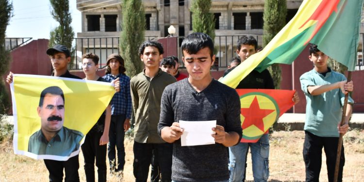 FLAŞ – Arap ve Kürt gençlerinden oluşan bir grup genç gerilla saflarına katıldığını duyurdu