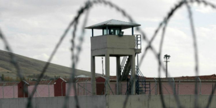 Faşist TC zindanlarında, tutsaklara ayakta sayım dayatılıyor