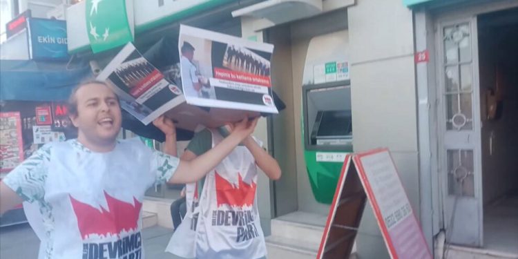 Zaxo için AKP binası önünde protesto