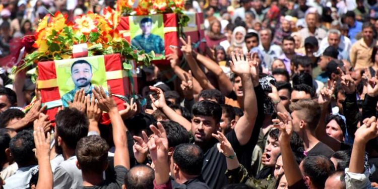 Kobanê halkı şehitlerini son yolculuğuna uğurladı