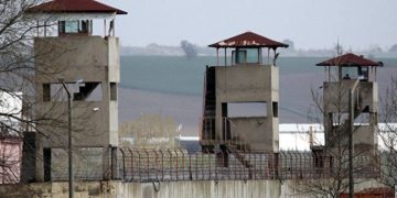 Tutsaklar tecride karşı açlık grevinde