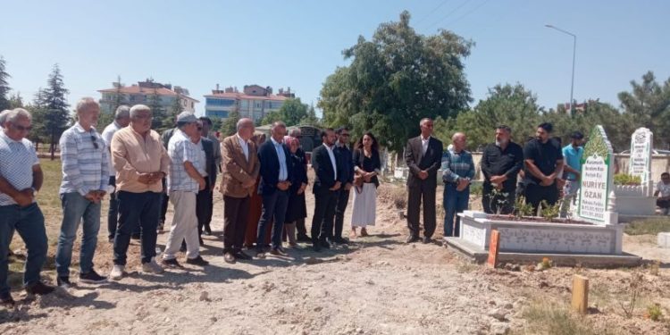 Dedeoğulları ailesi mezarları başında anıldı