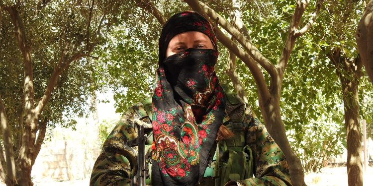 Rojava Devrimi’nin 10’uncu yıldönümü – YPJ Enternasyonal savaşçısı Ronahi: “Gücümüze güveniyoruz çünkü ne için savaştığımızı biliyoruz”
