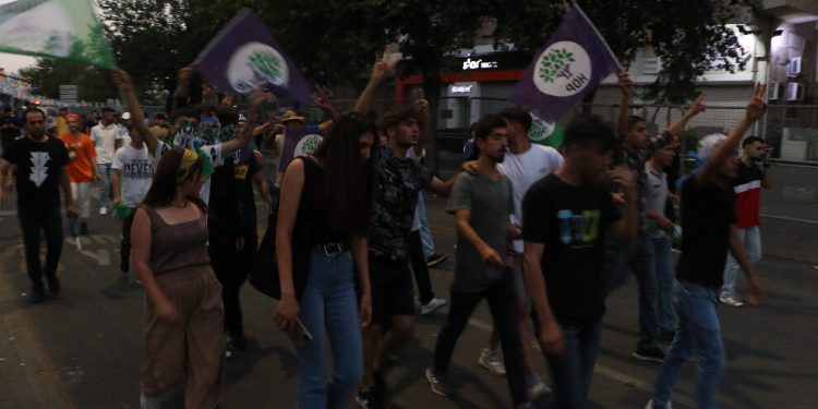 “Gençlik Apo’nun fedaisidir!”