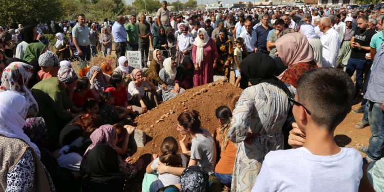 Dêrîk’te yaşamını yitiren 20 kişi toprağa verildi