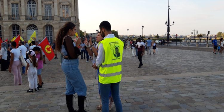 TCŞ’li gençler PKK yasağına karşı imza topladı