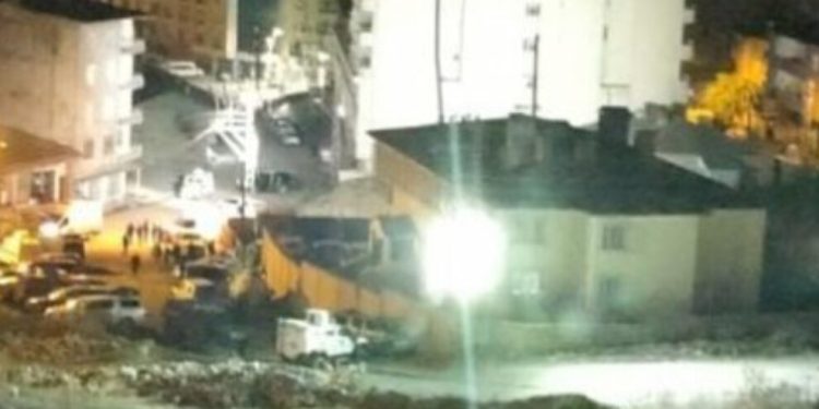 Gever’de polis karakolu önünde iki ayrı patlama