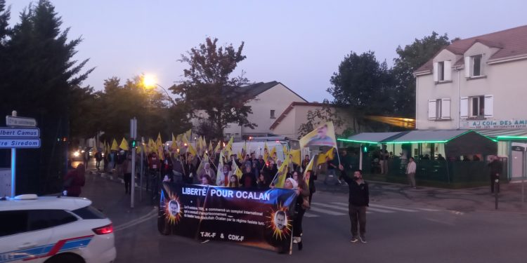 Evry’de gençler ve kadınlar öncülüğünde 9 Ekim Komplosu’na dönük protesto eylemi