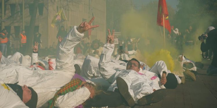 Kimyasal saldırılara karşı Den Haag’da yürüyüş