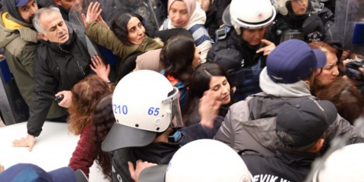 Faşist polislerden 25 Kasım eylemlerine saldırı