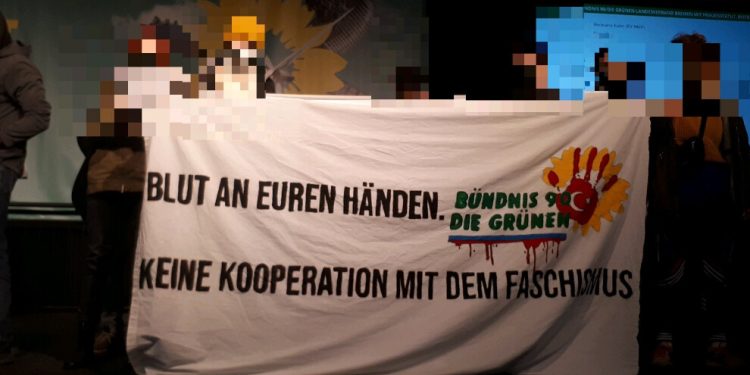 Enternasyonalist Gençler Bremen’de Yeşiller Partisi toplantısı esnasında eylem gerçekleştirdi