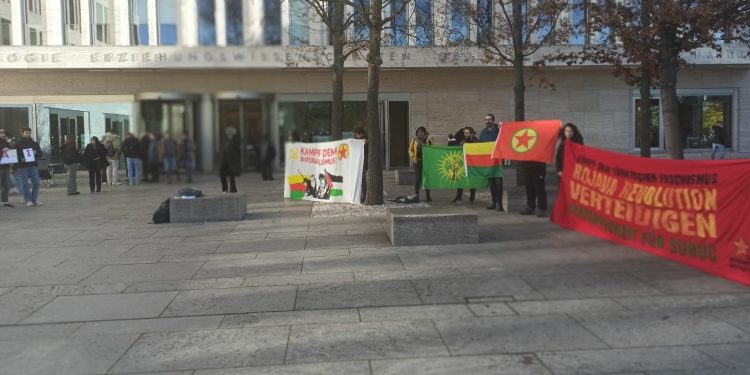 Kurdistan´lı ve enternasyonalist gençler Frankfurt üniversitesinde bir miting düzenledi