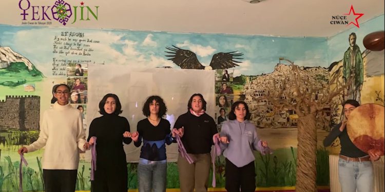 Kürt ve enternasyonalist genç kadınlar’dan Jin Jiyan Azadi performansı