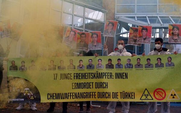 TekoJIN ve TCŞ Hamburg Yeşiller Partisi eyalet üyeleri toplantısında kimyasal silahlara dikkat çekti