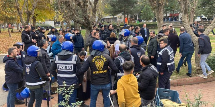 Önder Apo üzerindeki tecrit Amed’de protesto ediliyor