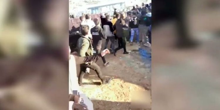 Silêmanî’de araba ve motosiklet galerisini ziyaret eden bir kadına, erkekler saldırarak katletmek istedi