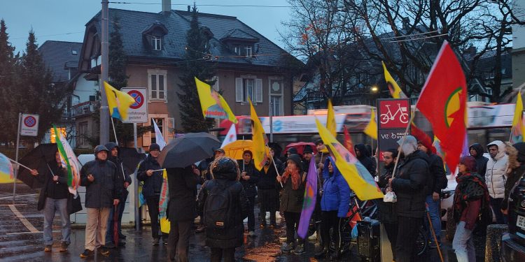 Bern’de Paris’te gerçekleştirilen saldırı için Fransız Konsolosluğu önünde eylem gerçekleştirildi