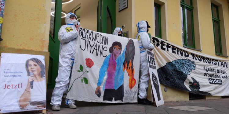 Enternasyonalist gençlerden Yeşiller Partisi önünde eylem