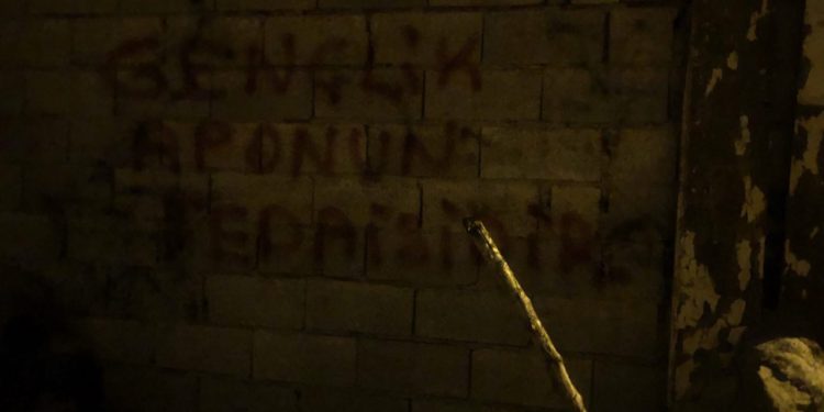 Dersîm Yurtsever Gençliğinden yazılama ve pankart; “Önder Apo kırmızı çizgimizdir”