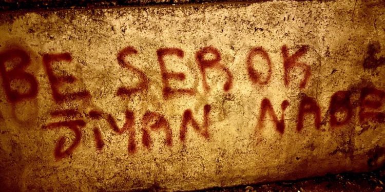 Dersîm Yurtsever Gençliğinden yazılama ve pankart; “Önder Apo kırmızı çizgimizdir”