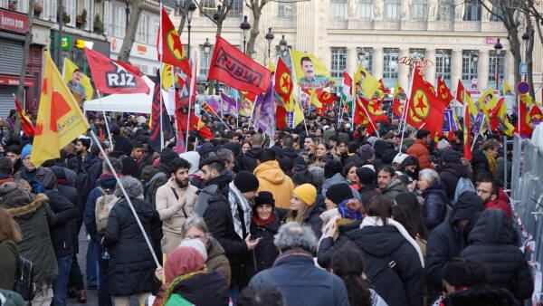 Paris’te on binler yürüyüşte