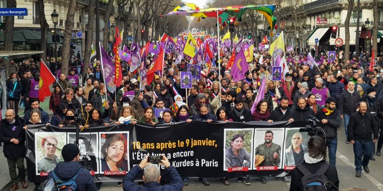 Paris’teki onbinler: Fransa adaletinin onuru için gizlilik kararını kaldırın!