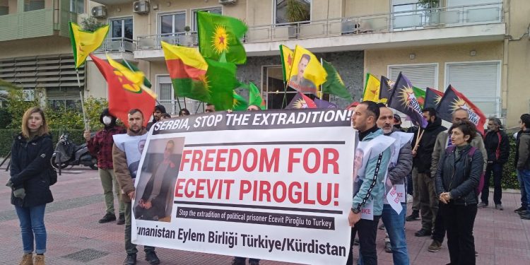 Atina’da Ecevit Piroğlu’nun Türkiye’ye teslim edilmesine karşı eylem