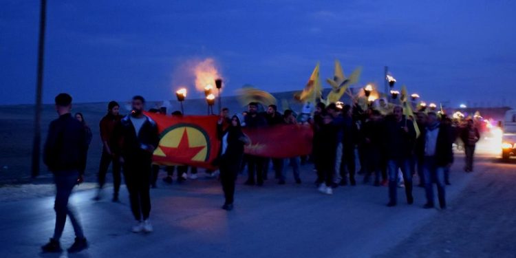 Gençler ve genç kadınlar Derîk’te Önder Apo için yürüdü