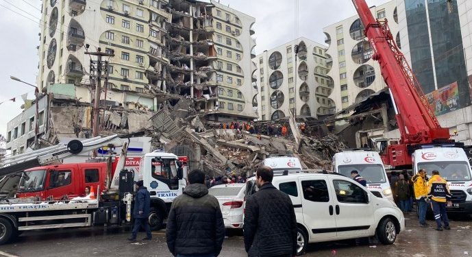 Amed’de deprem sonrası kriz masası kuruldu