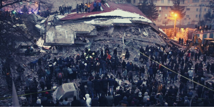 Deprem sonucunda 284 can kaybı var