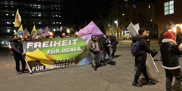 “Viyan Soran’ın ateşi Rêber APO’nun özgürlük ateşidir” – Zürih’te TekoJIN öncülüğünde eylem