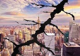 Devletli ve sınıflı sistemler, halklar için açık bir zindan işlevi görüyorlar