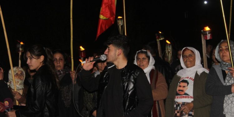 Mexmûr’da genç kadınlar ve gençlik öncülüğünde meşaleli yürüyüş