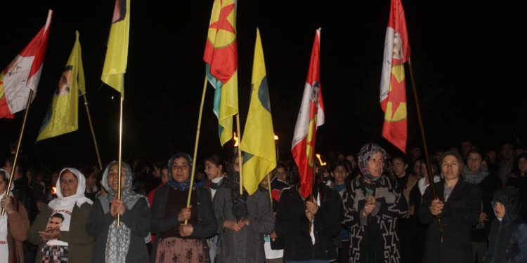 Mexmûr’da genç kadınlar ve gençlik öncülüğünde meşaleli yürüyüş