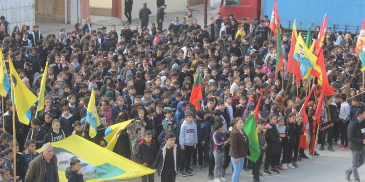 Mexmûr halkı ve gençleri 15 Şubat komplosuna karşı eylemdeydi