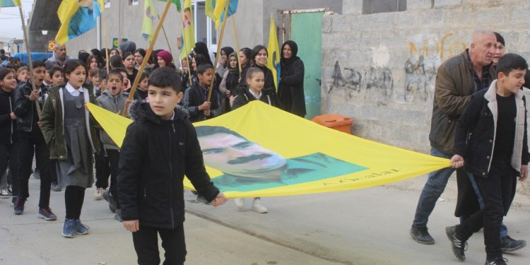 Mexmûr halkı ve gençleri 15 Şubat komplosuna karşı eylemdeydi