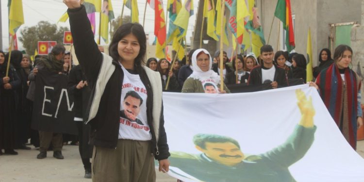 Mexmûr halkı ve gençleri 15 Şubat komplosuna karşı eylemdeydi