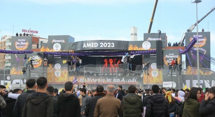 Amed halk Newroz alanına akın ediyor