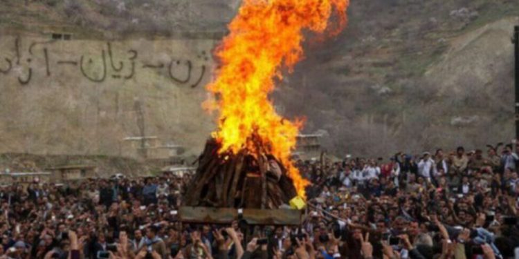 Jina Emini’nin mezarı başında Newroz ateşleri yükseldi