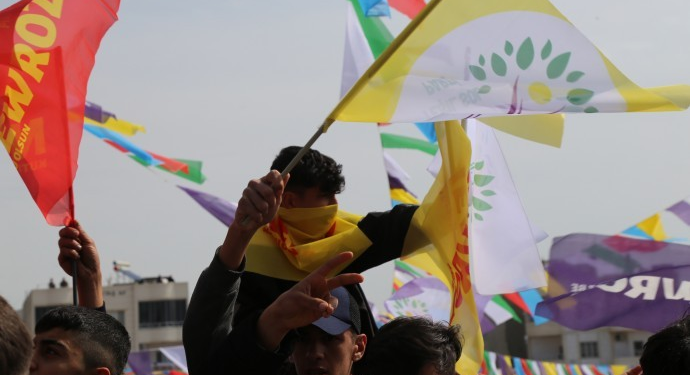 Gençler Nisêbîn Newrozu’na “Bijî Serok Apo” sloganlarıyla giriyor