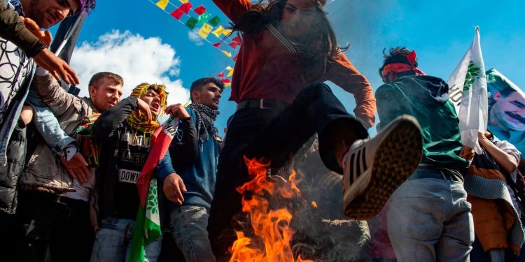 “Her der Newroz, her dem azadî” şiarıyla 2023 Newrozu’nun startı verildi