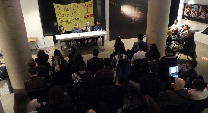 Gençlik Devirecek Platformu’nun düzenlediği foruma üniversite gençliğinden yoğun ilgi