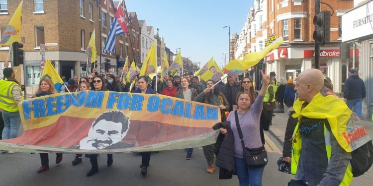 Gençler ve genç kadınlar İmralı Tecridine ve AKP/MHP Faşizmine Karşı Yürüyüşe Katıldı