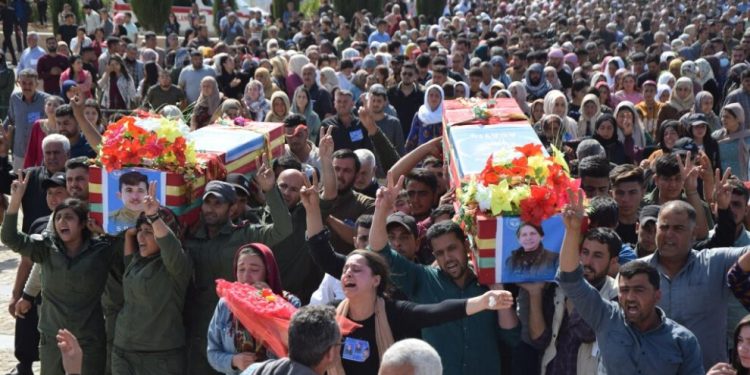 Kobanê şehitlerini uğurladı