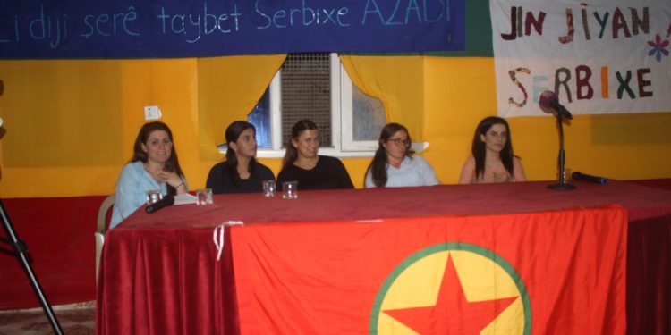 Mexmurlu genç kadınlardan özel savaş konulu sempozyum